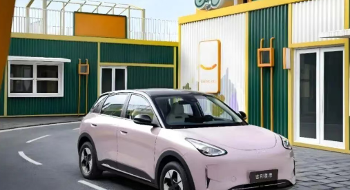 比亚迪又偷偷发布了一款新车，售价仅7.48万元，要做年轻人的第一辆SUV！